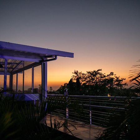 דהראדון Hotel Alaya מראה חיצוני תמונה