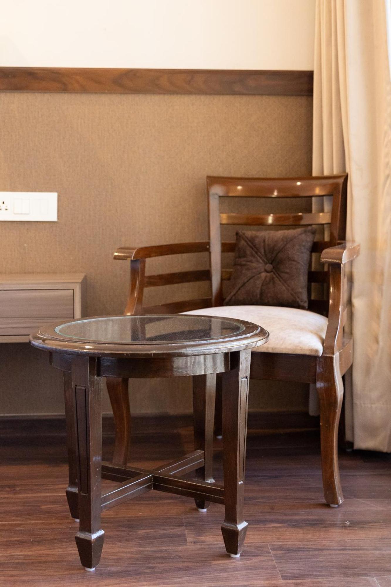 דהראדון Hotel Alaya מראה חיצוני תמונה