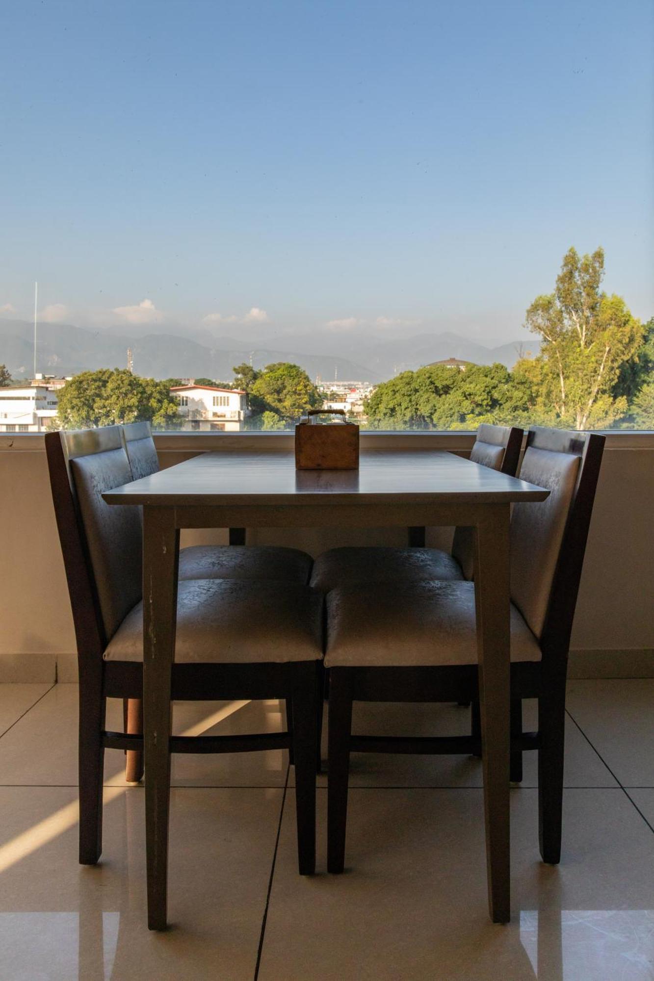 דהראדון Hotel Alaya מראה חיצוני תמונה
