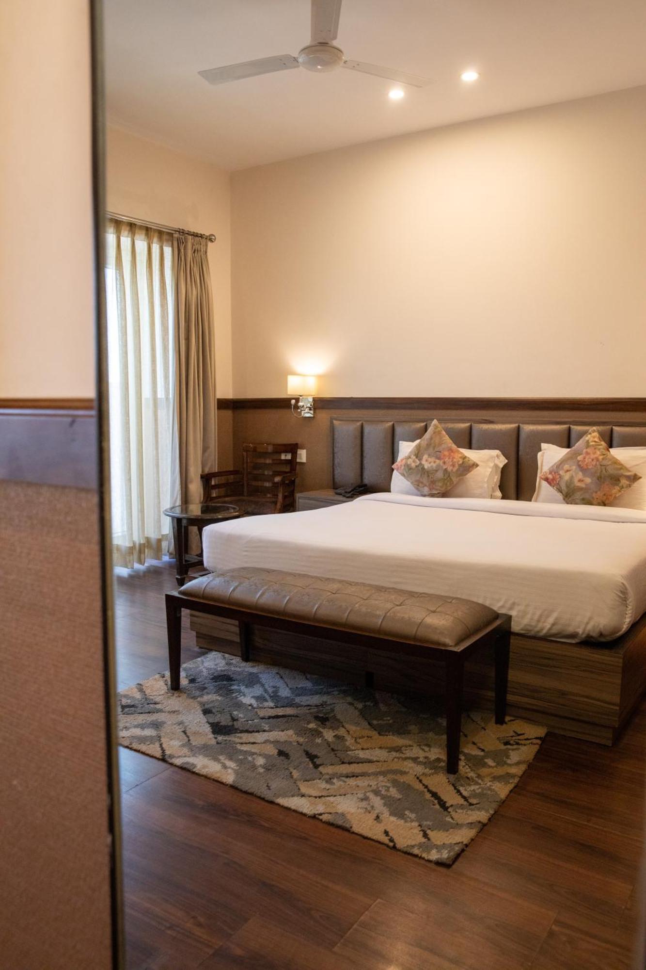 דהראדון Hotel Alaya מראה חיצוני תמונה