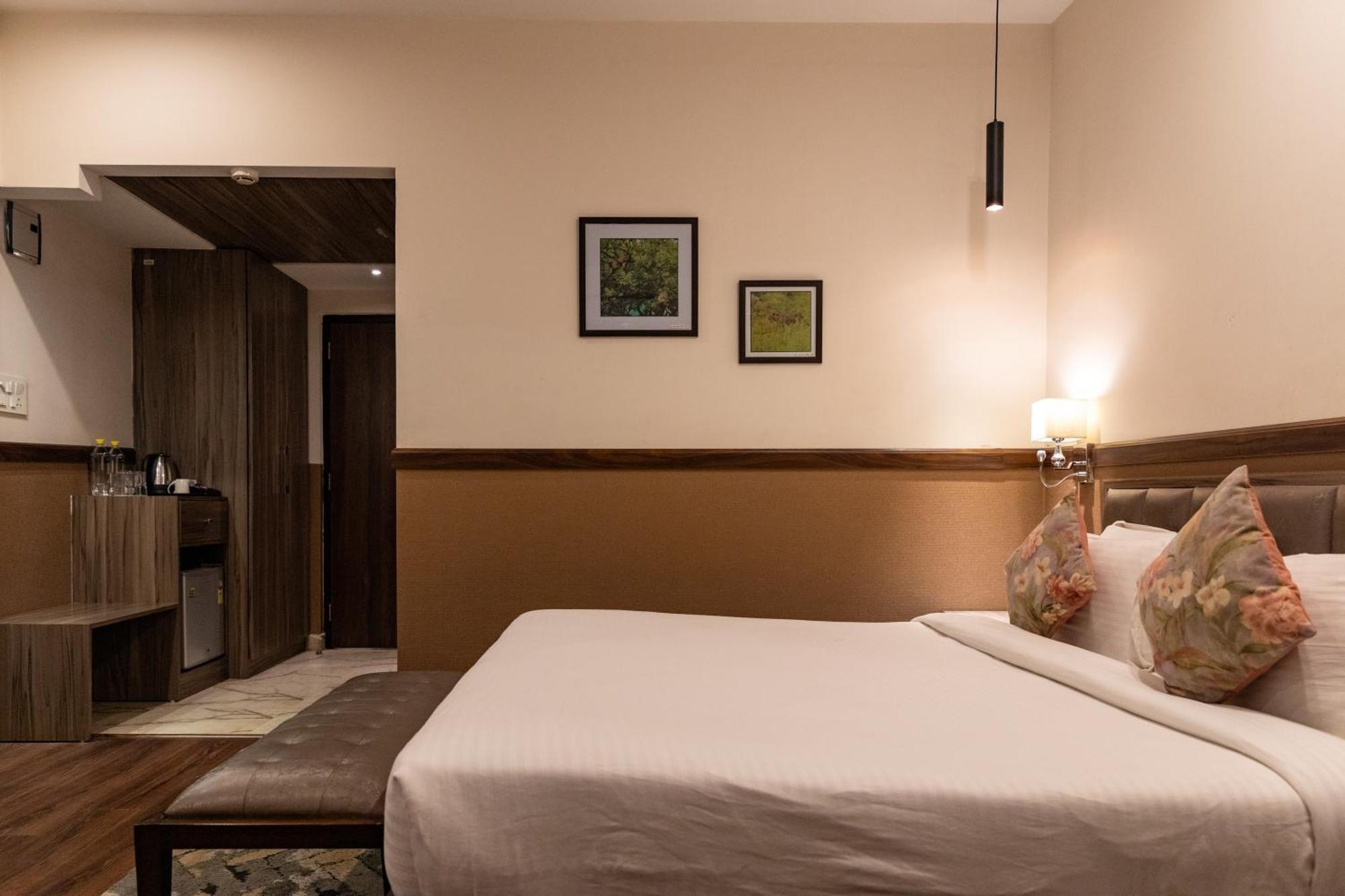 דהראדון Hotel Alaya מראה חיצוני תמונה